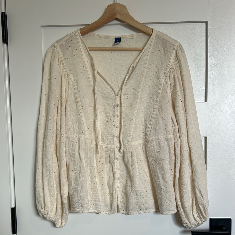 old navy top! - Picture 2 of 6